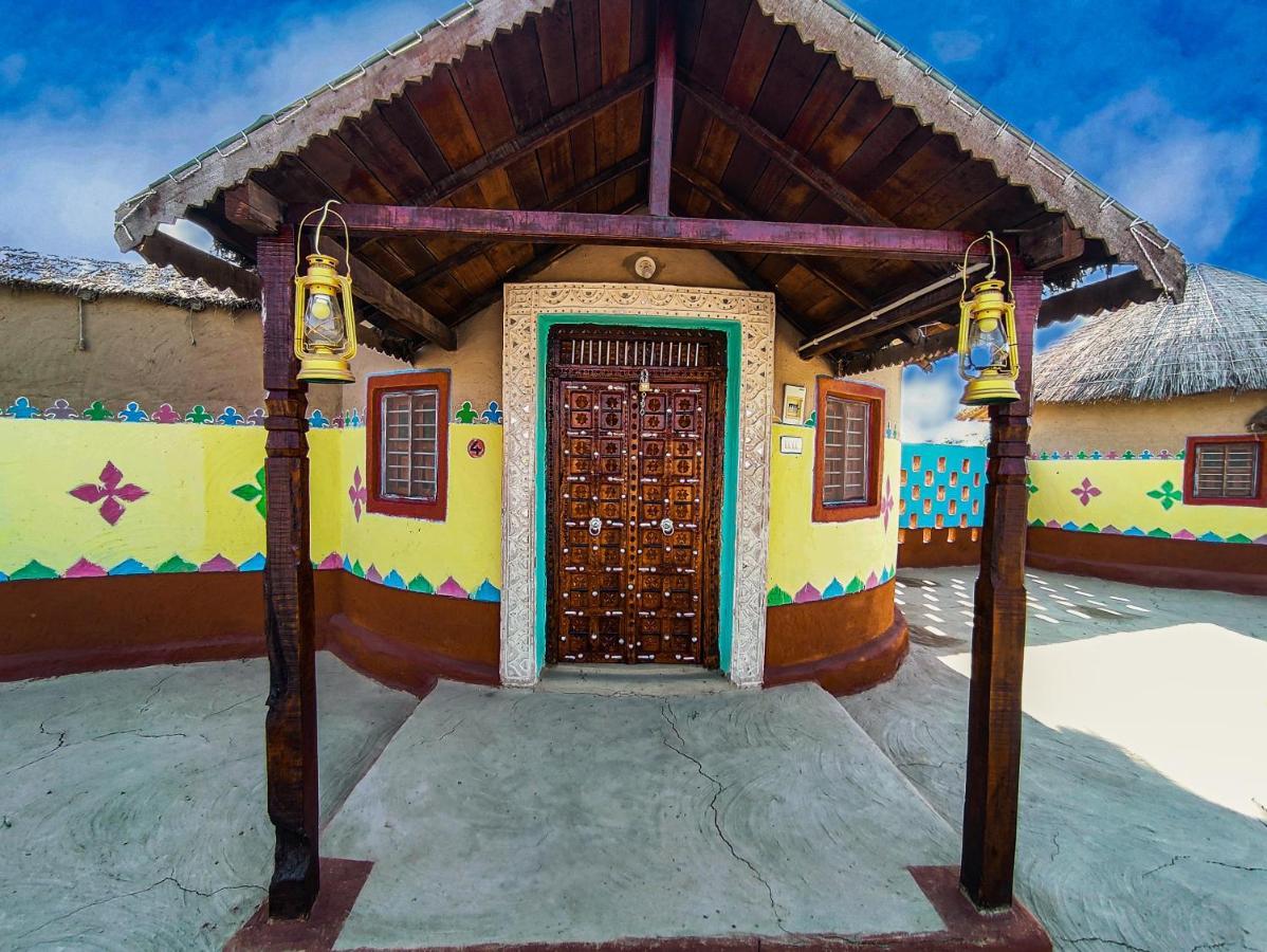 Hotel Royal King Dhordo Exterior foto